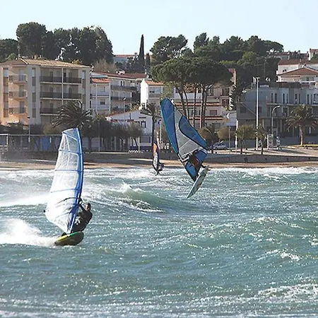 In Spain With Beachfront View Apartamento L' Escala