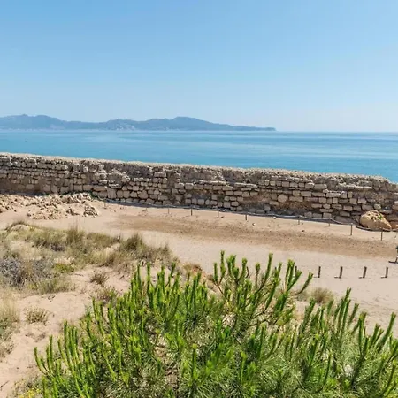 In Spain With Beachfront View L' Escala